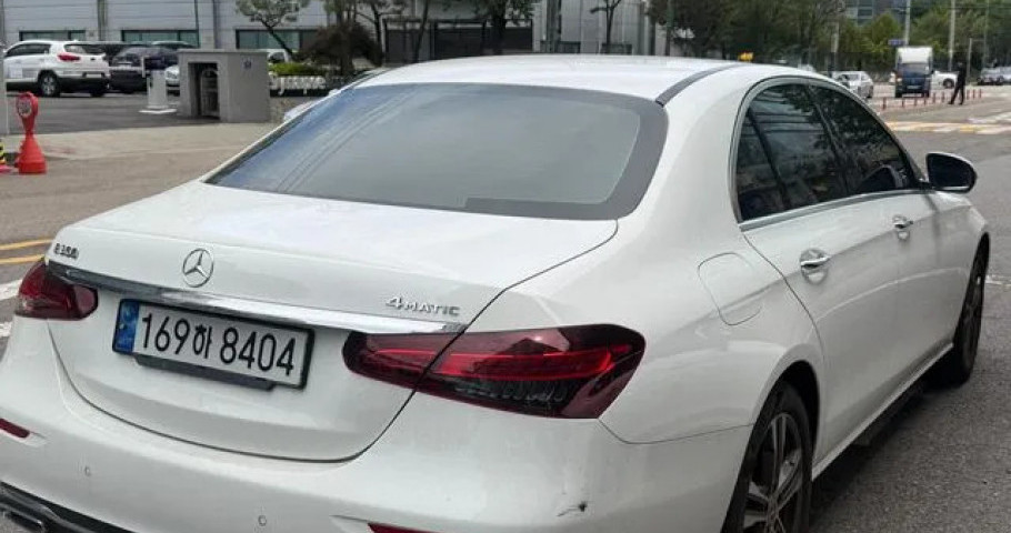 Mercedes-Benz E-Class 