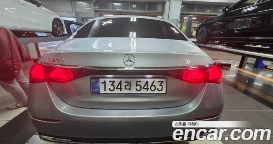Mercedes-Benz E-Class 