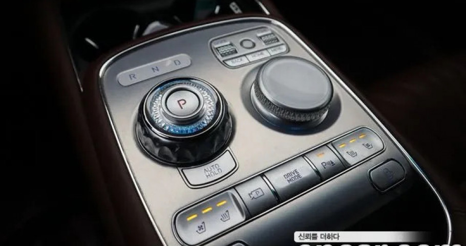 Genesis G90 