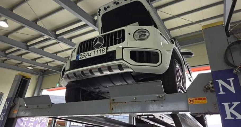 Mercedes-Benz G-Class 