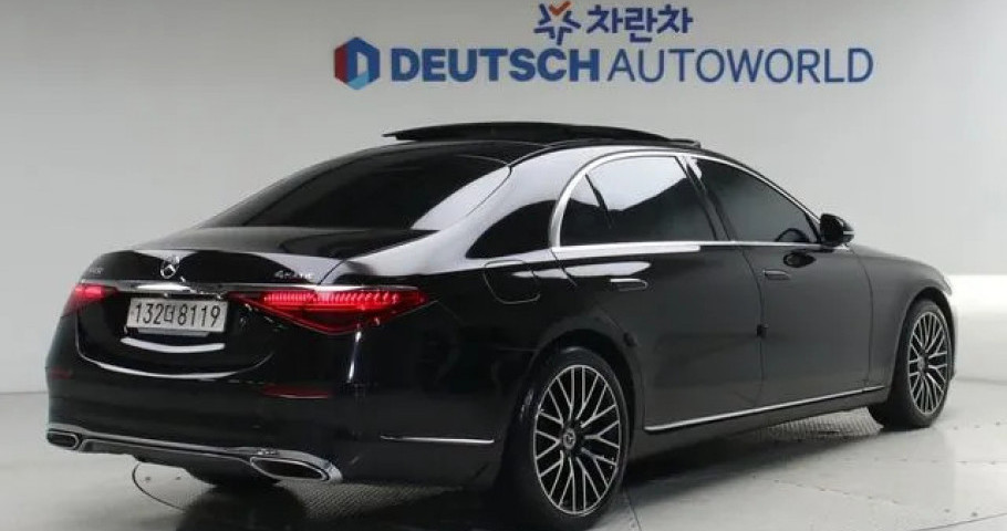 Mercedes-Benz S-Class 