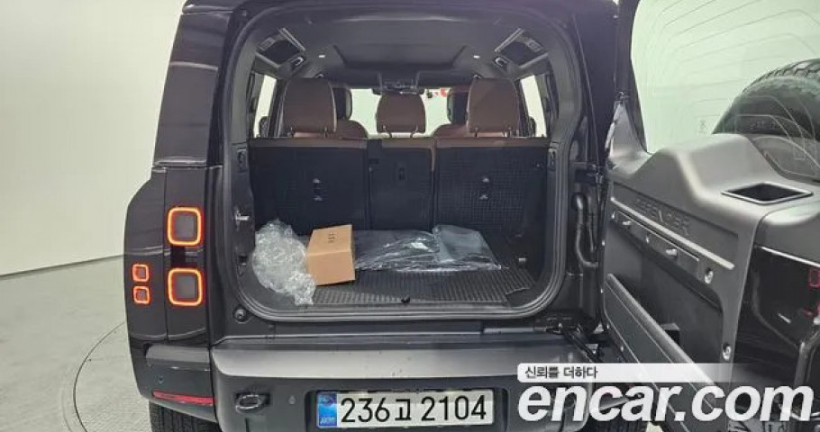 Land Rover Defender 