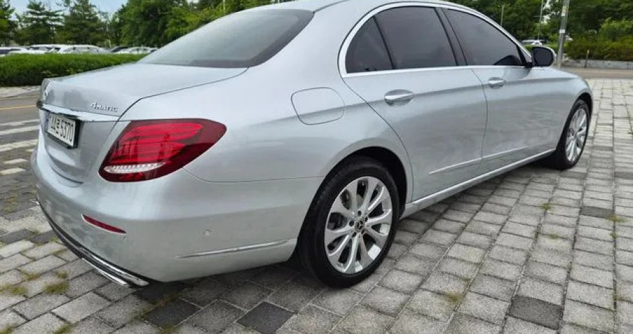 Mercedes-Benz E-Class 