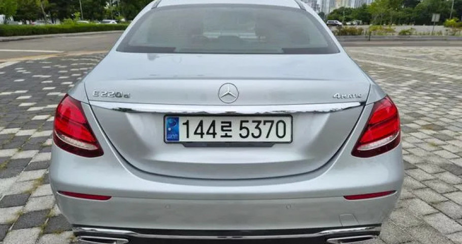 Mercedes-Benz E-Class 