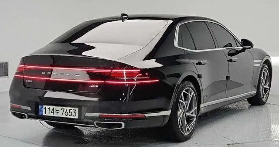 Genesis G90 