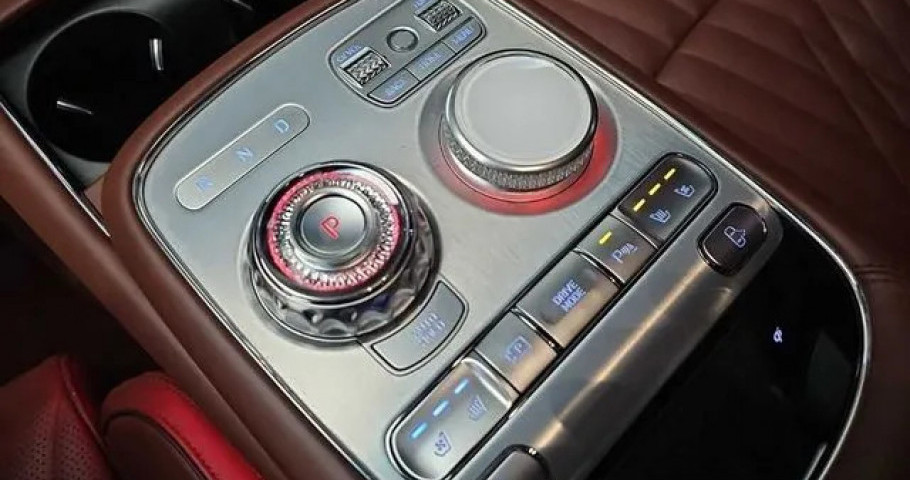 Genesis G90 
