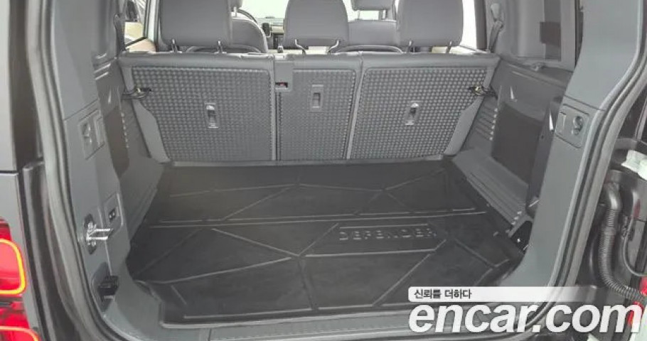 Land Rover Defender 