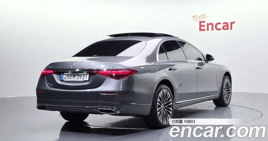 Mercedes-Benz S-Class 