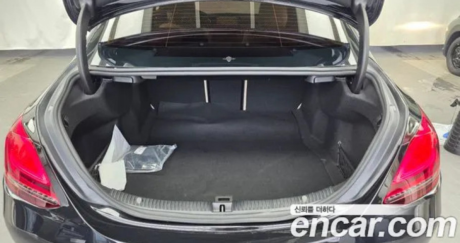 Mercedes-Benz C-Class 