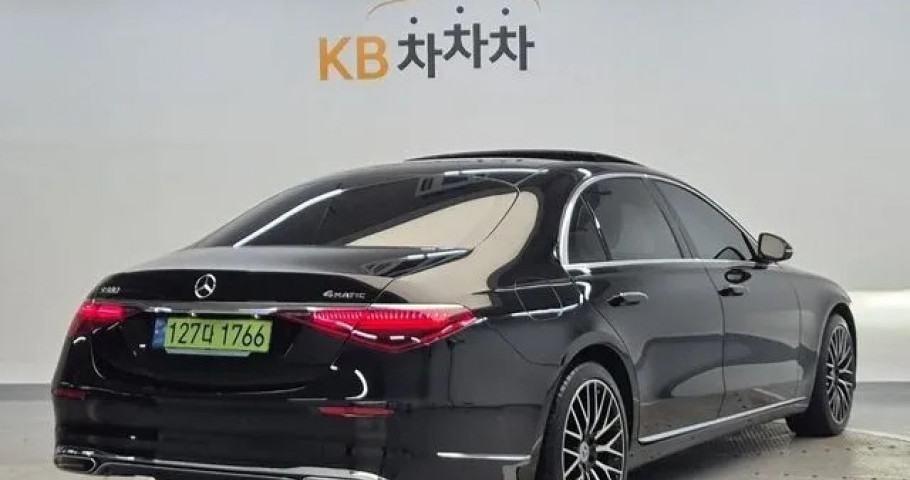 Mercedes-Benz S-Class 