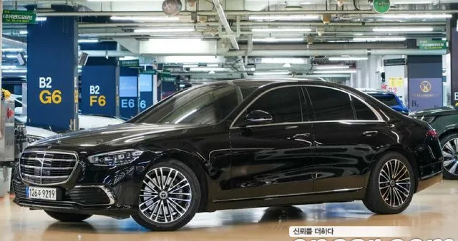 Mercedes-Benz S-Class 