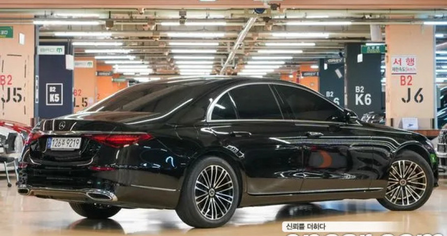 Mercedes-Benz S-Class 