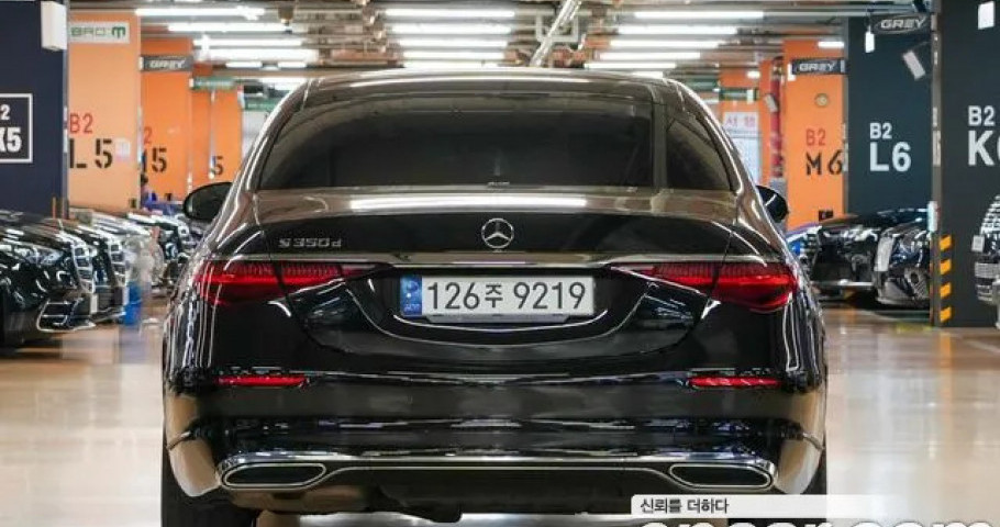 Mercedes-Benz S-Class 