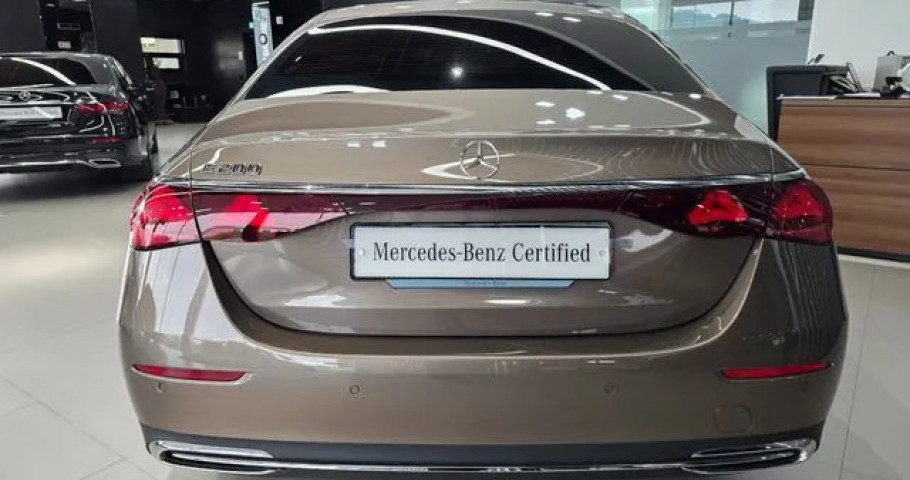 Mercedes-Benz E-Class 
