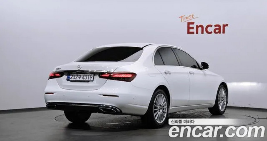 Mercedes-Benz E-Class 