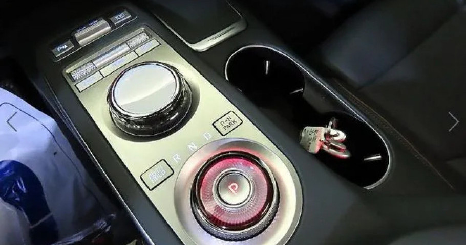Genesis Gv70 