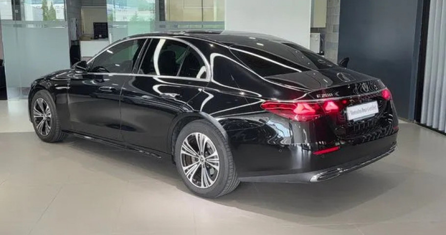 Mercedes-Benz E-Class 