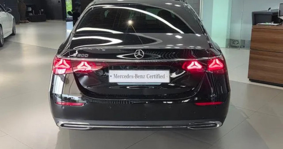 Mercedes-Benz E-Class 
