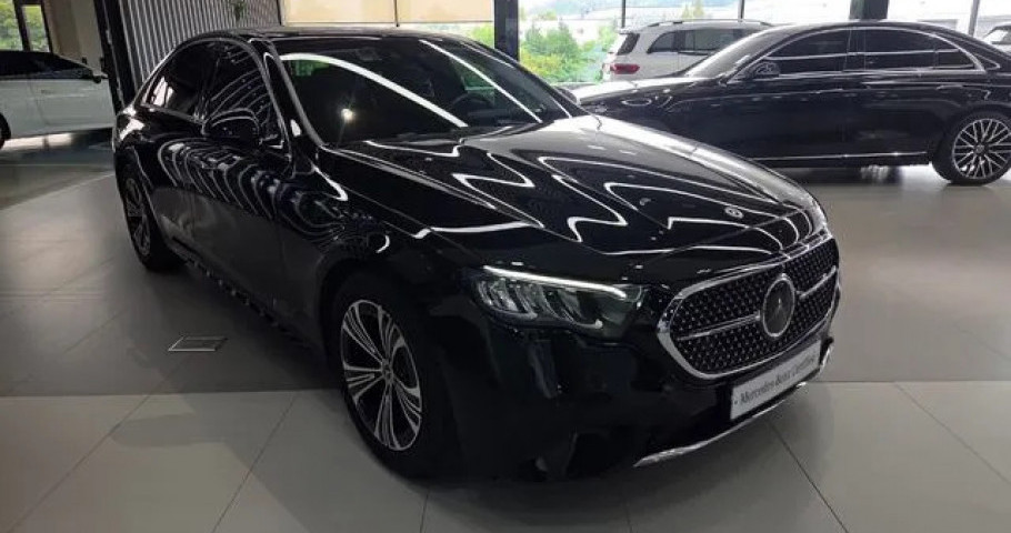 Mercedes-Benz E-Class 