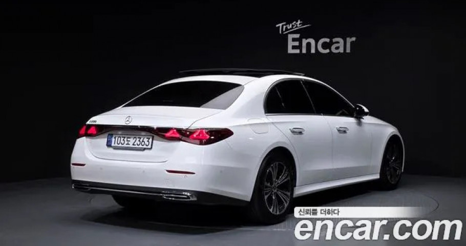 Mercedes-Benz E-Class 