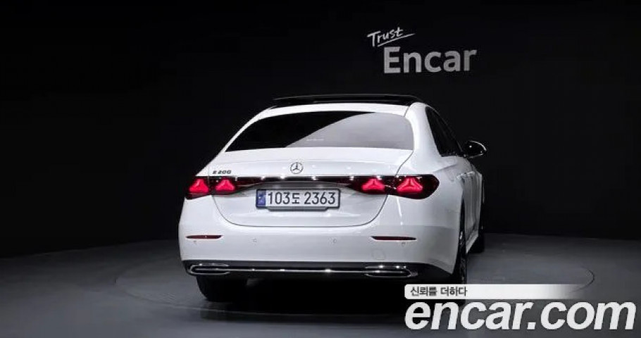 Mercedes-Benz E-Class 