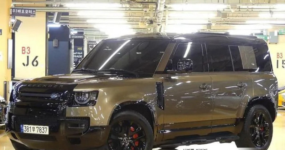 Land Rover Defender 