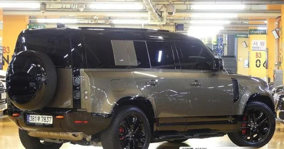 Land Rover Defender 