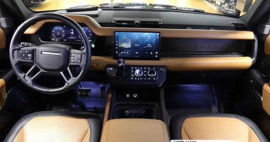 Land Rover Defender 