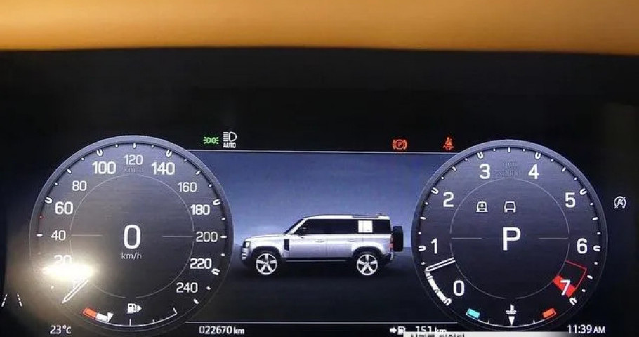 Land Rover Defender 
