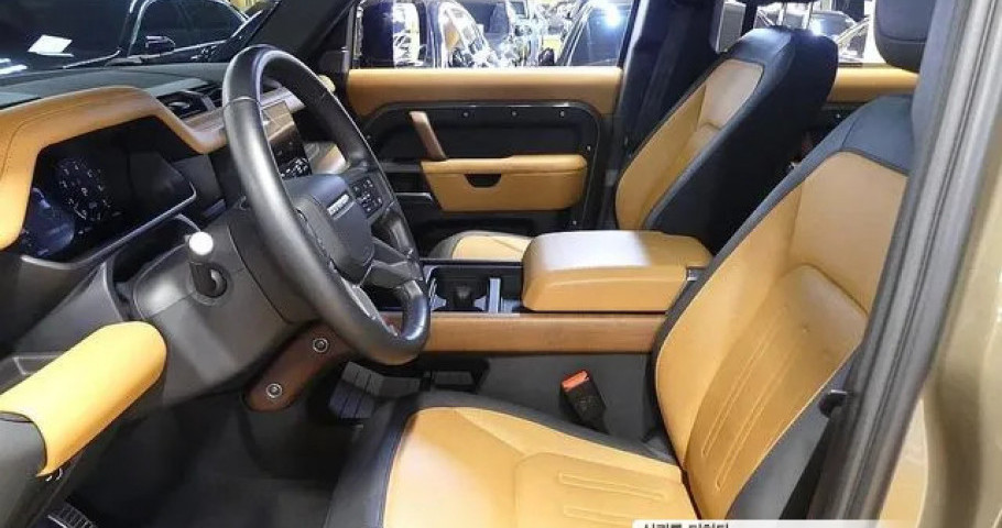 Land Rover Defender 