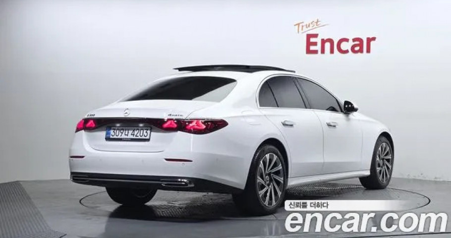 Mercedes-Benz E-Class 