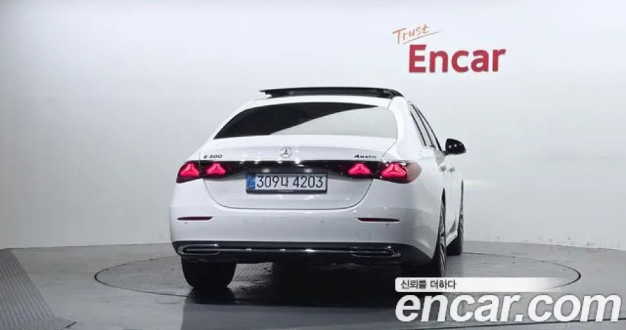 Mercedes-Benz E-Class 