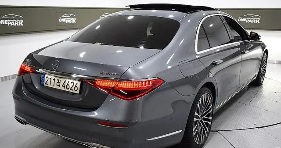 Mercedes-Benz S-Class 