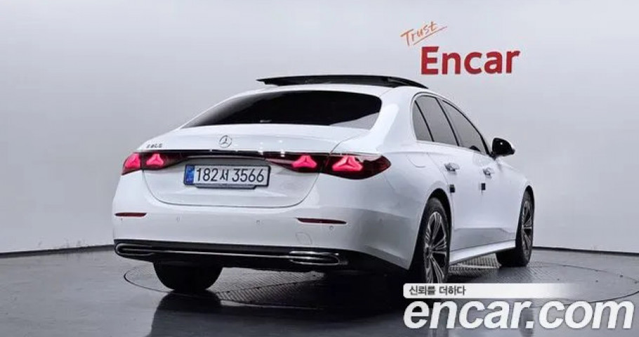 Mercedes-Benz E-Class 