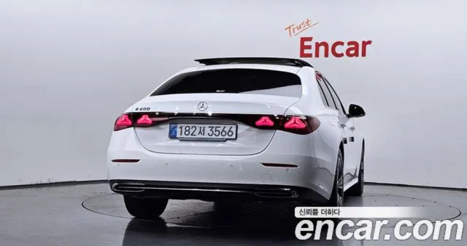 Mercedes-Benz E-Class 