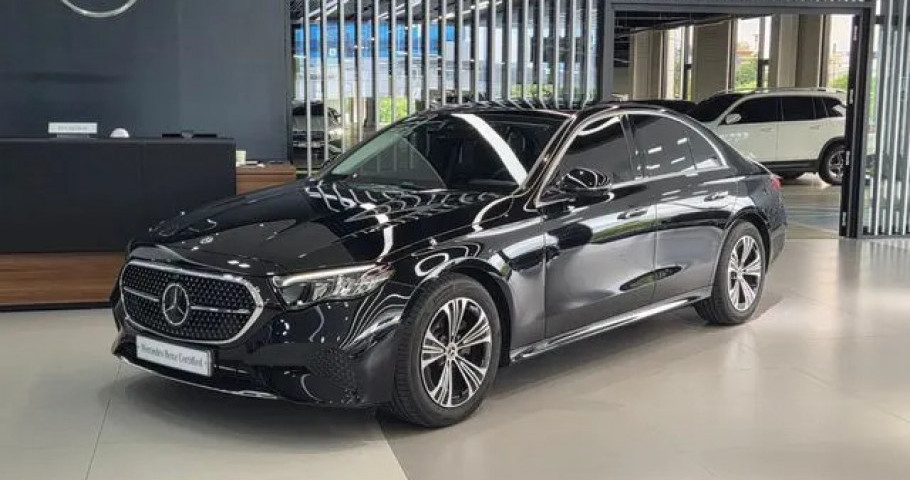 Mercedes-Benz E-Class 