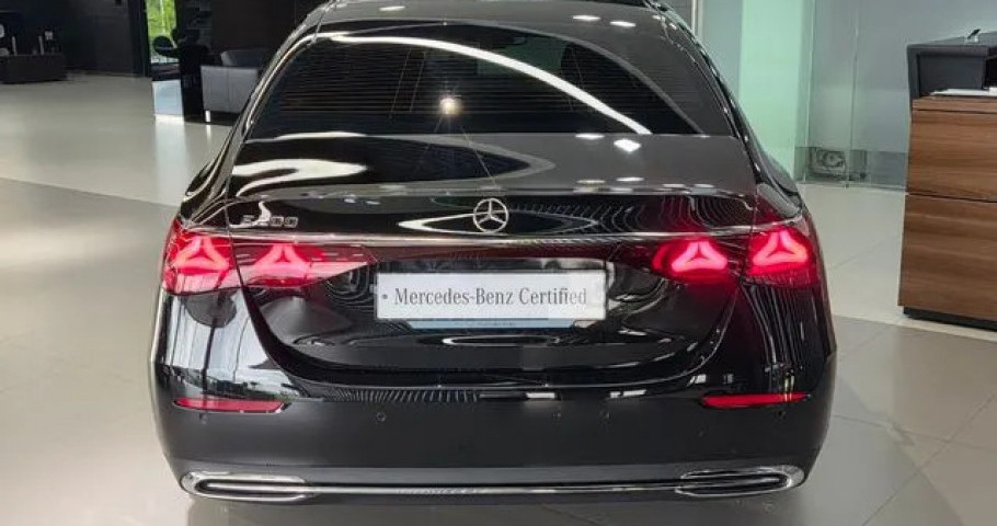 Mercedes-Benz E-Class 