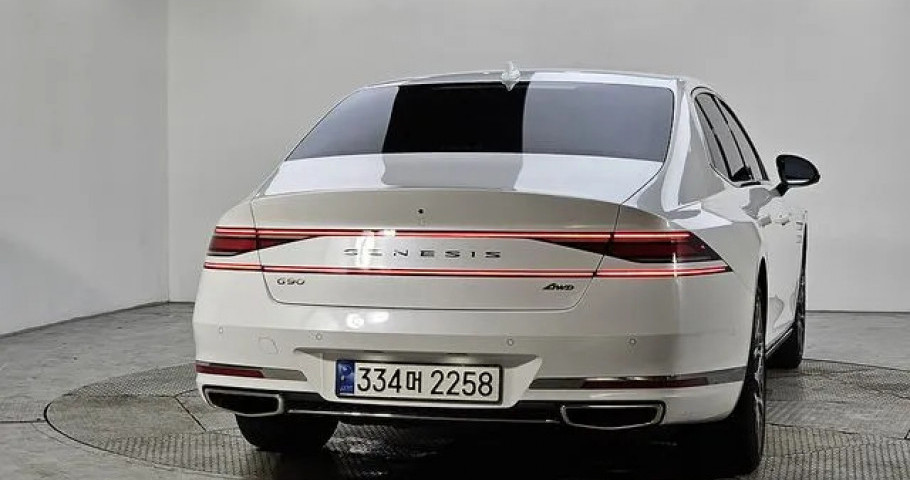 Genesis G90 
