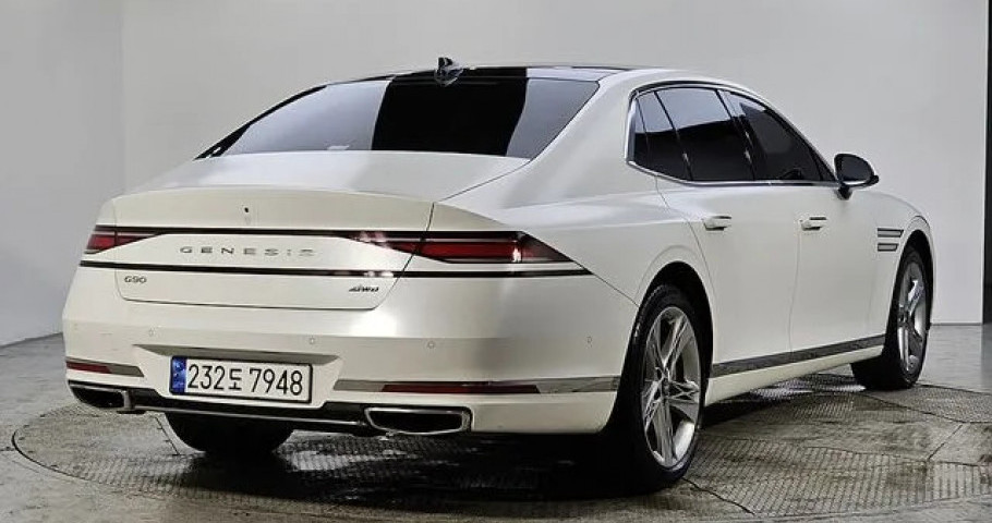 Genesis G90 