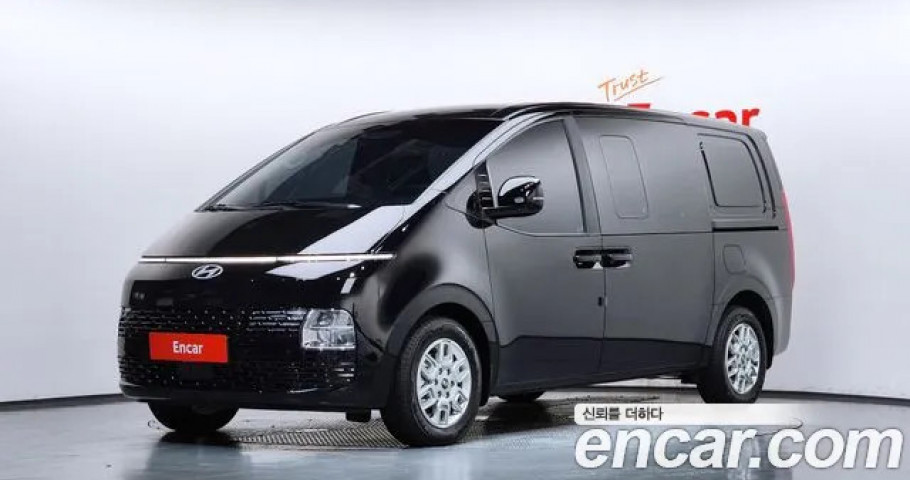 Hyundai Staria 