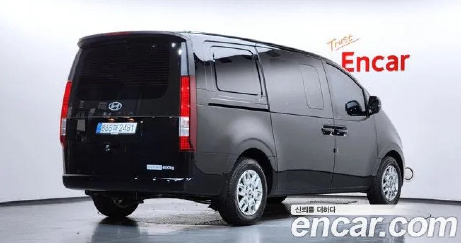 Hyundai Staria 