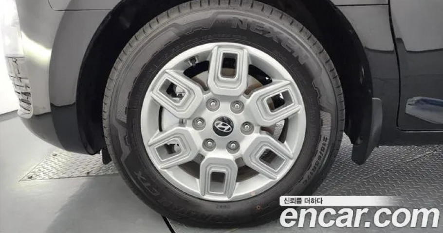 Hyundai Staria 