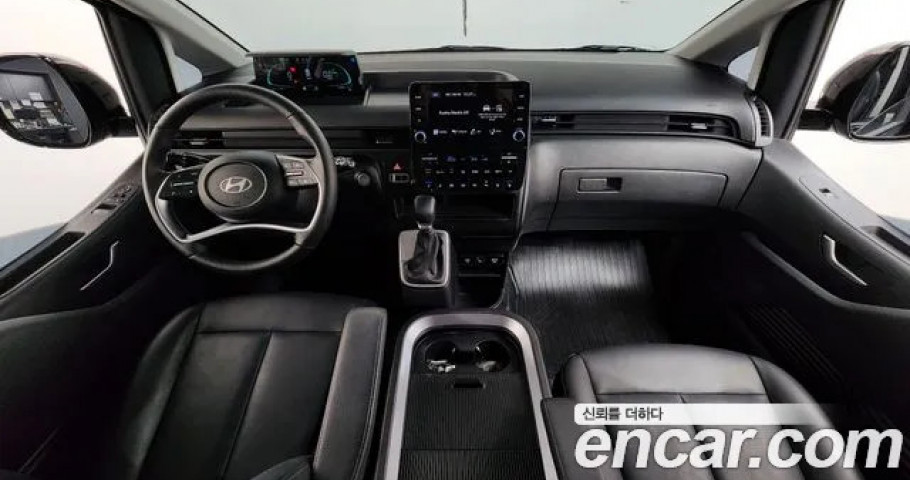 Hyundai Staria 