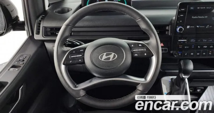 Hyundai Staria 
