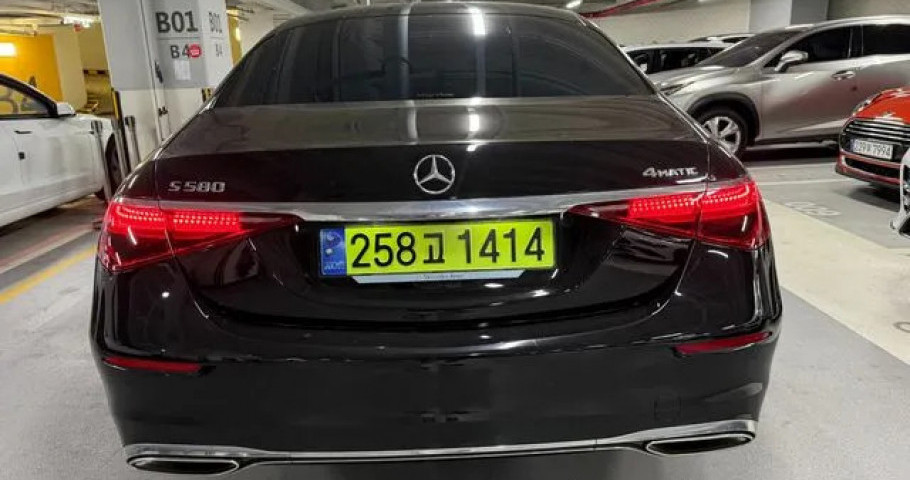 Mercedes-Benz S-Class 