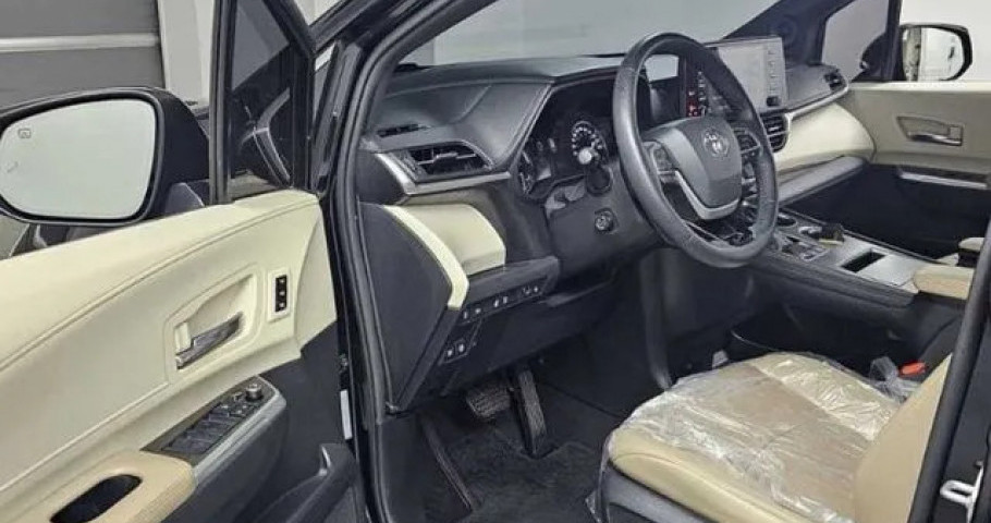 Toyota Sienna 