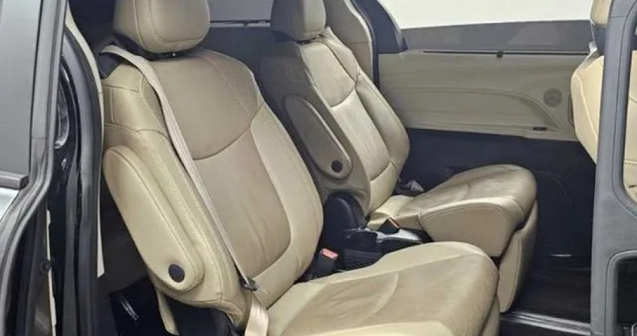 Toyota Sienna 