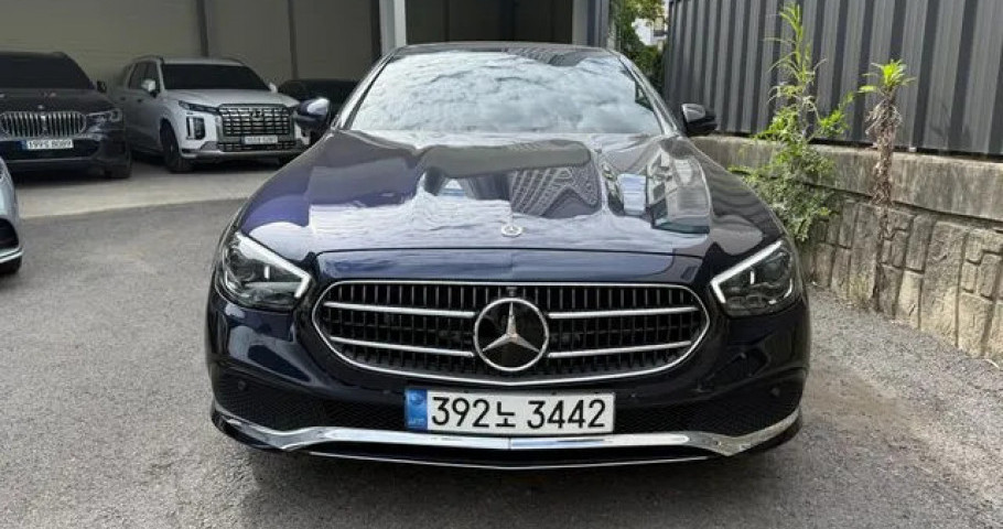 Mercedes-Benz E-Class 