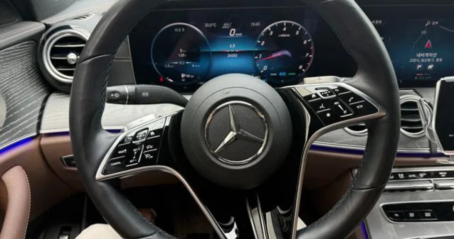Mercedes-Benz E-Class 