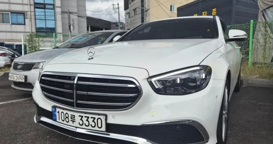 Mercedes-Benz E-Class 
